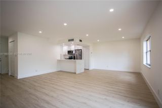 17911 NW 68th Ave M206, Hialeah, FL 33015