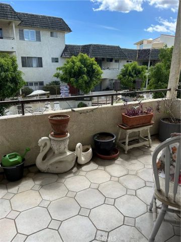 5315 Yarmouth 216, Encino, CA 91316