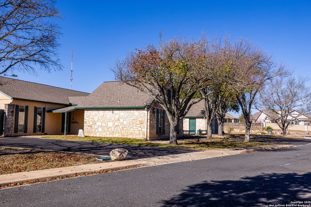 2025 Balmoral Drive # 2025, Kerrville, TX 78028