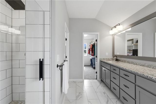 1273 SW Nagona Lane, Lee's Summit, MO 64082