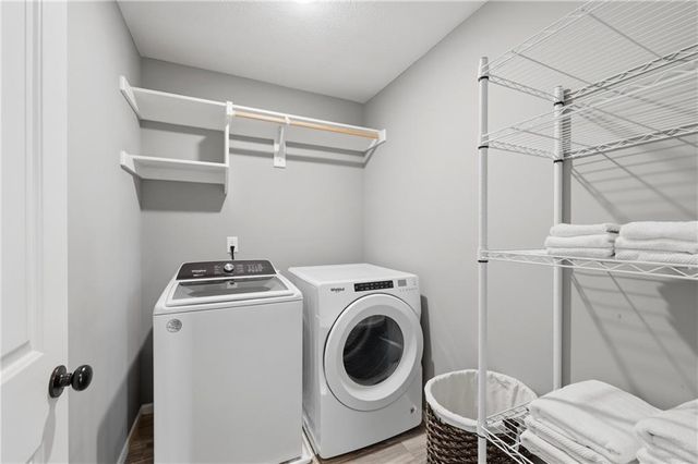 1273 SW Nagona Lane, Lee's Summit, MO 64082