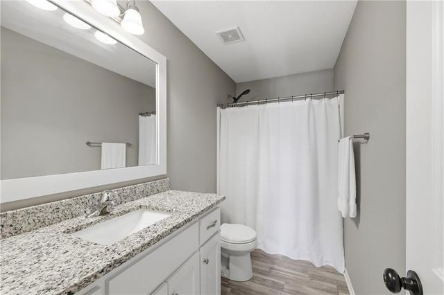 1273 SW Nagona Lane, Lee's Summit, MO 64082