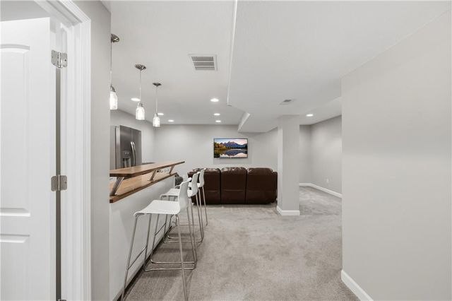 1273 SW Nagona Lane, Lee's Summit, MO 64082