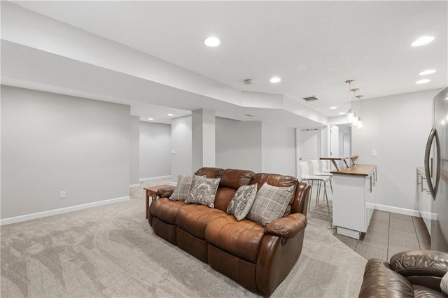 1273 SW Nagona Lane, Lee's Summit, MO 64082