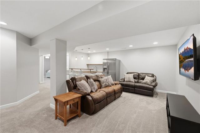 1273 SW Nagona Lane, Lee's Summit, MO 64082