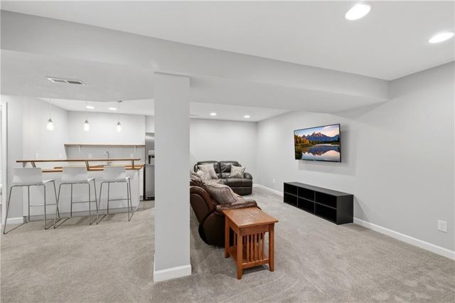 1273 SW Nagona Lane, Lee's Summit, MO 64082