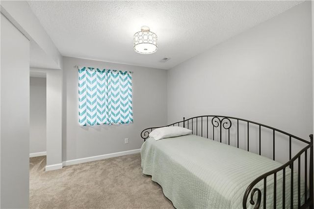 1273 SW Nagona Lane, Lee's Summit, MO 64082