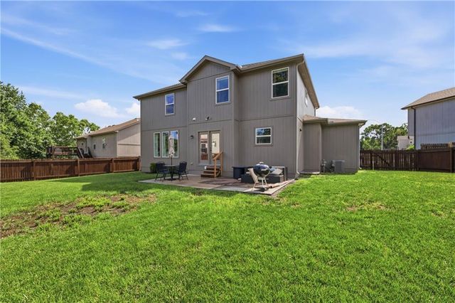 1273 SW Nagona Lane, Lee's Summit, MO 64082
