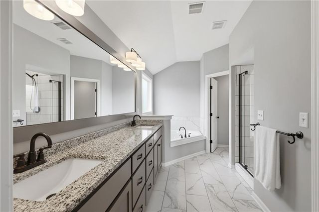 1273 SW Nagona Lane, Lee's Summit, MO 64082