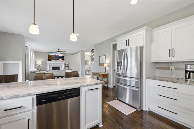 1273 SW Nagona Lane, Lee's Summit, MO 64082