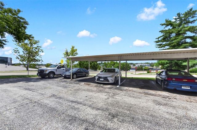2701 Falcons Way 132, St Charles, MO 63303
