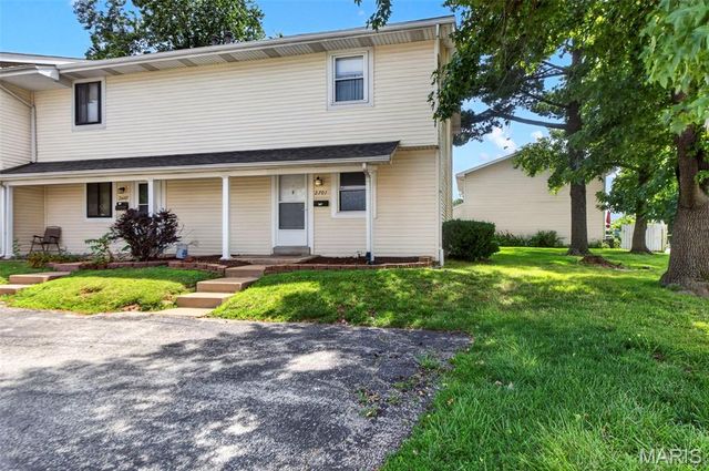 2701 Falcons Way 132, St Charles, MO 63303