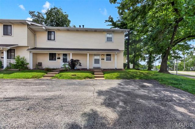 2701 Falcons Way 132, St Charles, MO 63303