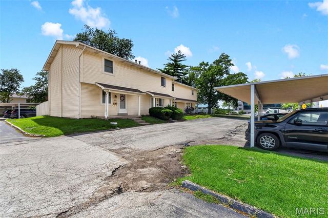 2701 Falcons Way 132, St Charles, MO 63303
