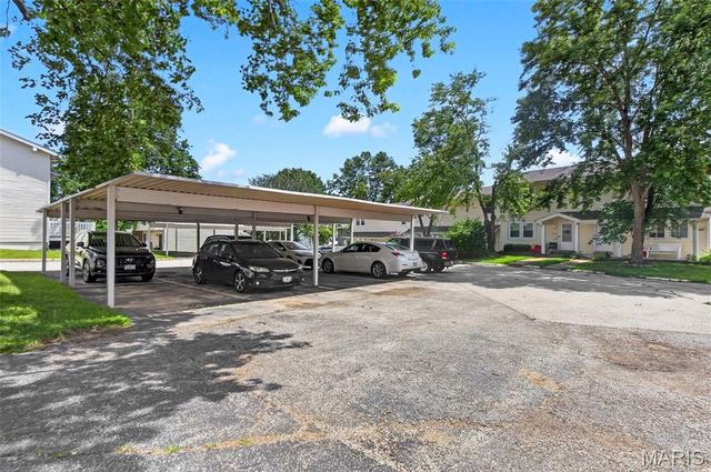 2701 Falcons Way 132, St Charles, MO 63303