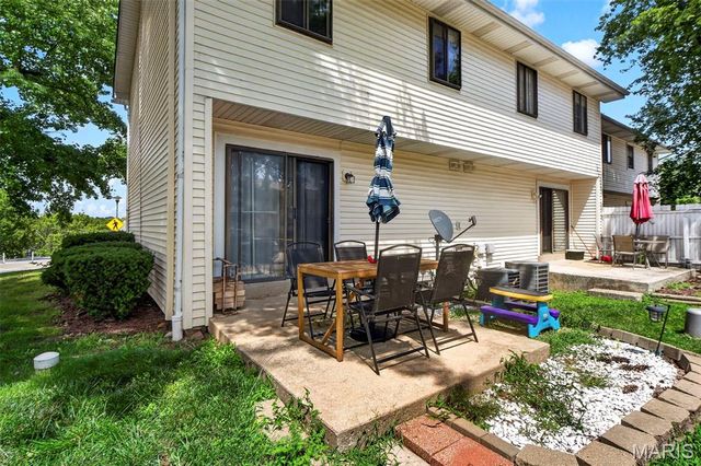 2701 Falcons Way 132, St Charles, MO 63303