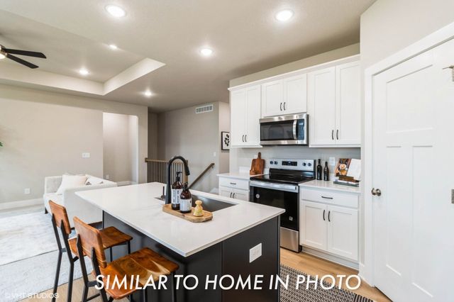 900 Walnut Drive, Norwalk, IA 50211