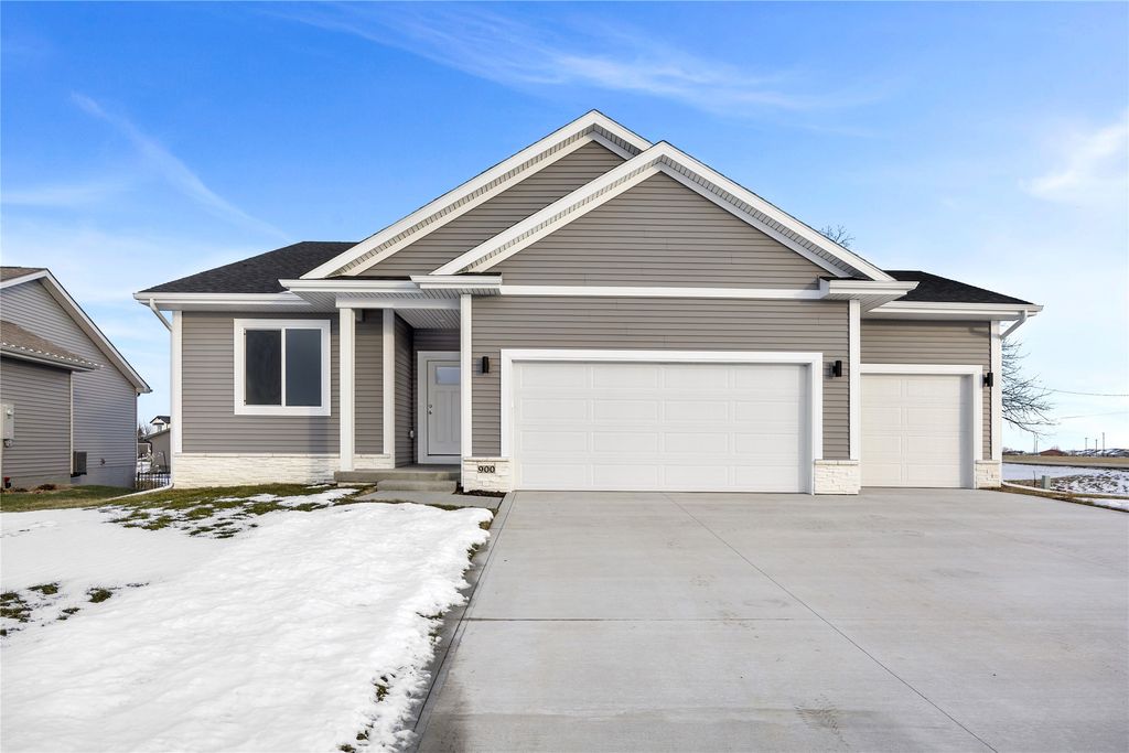 900 Walnut Drive, Norwalk, IA 50211