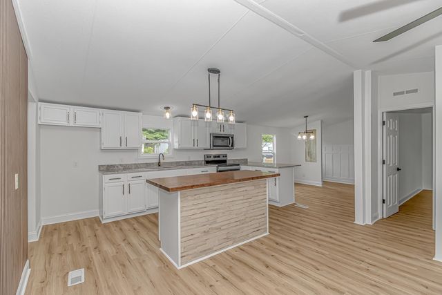 8157 Woodland Dr., Myrtle Beach, SC 29588