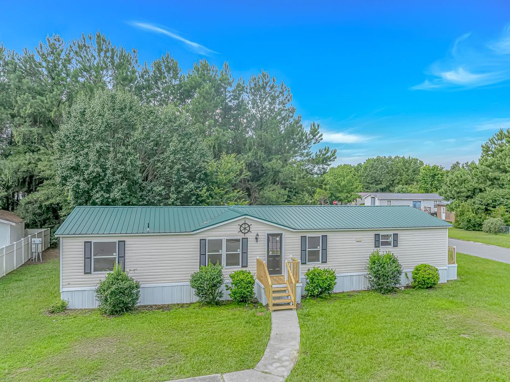 8157 Woodland Dr., Myrtle Beach, SC 29588