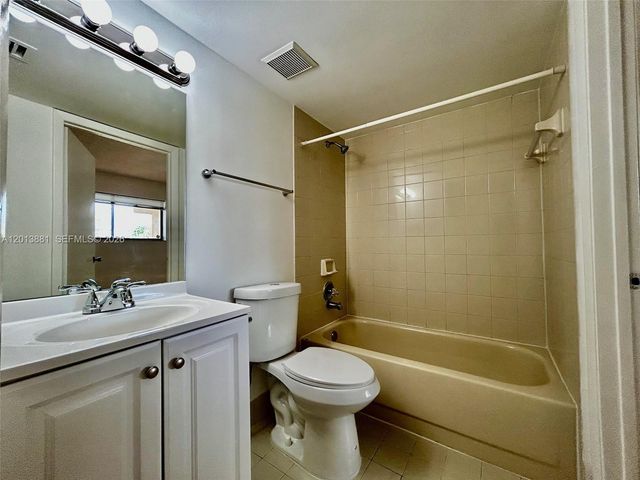 7451 NW 16th Street 304, Plantation, FL 33313