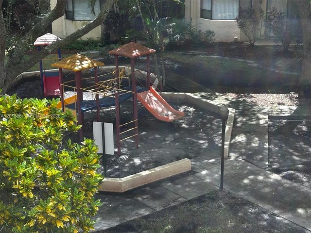 7451 NW 16th Street 304, Plantation, FL 33313