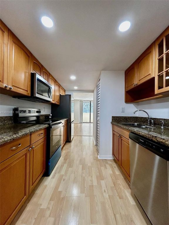 7451 NW 16th Street 304, Plantation, FL 33313
