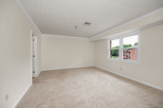 59 Mill St 301, Dracut, MA 01826
