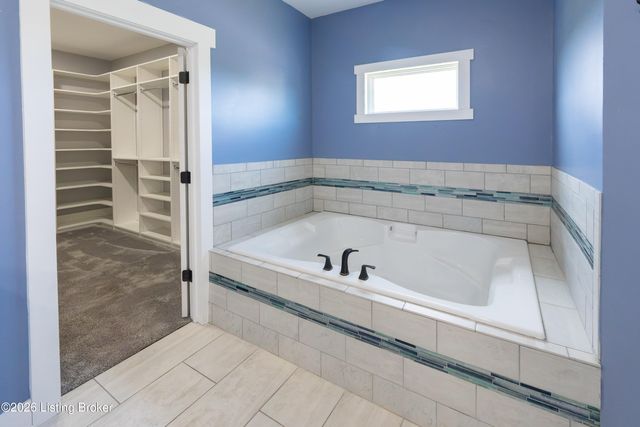 4920 Sycamore Run Dr, La Grange, KY 40031