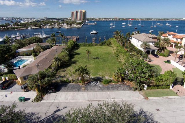 2715 Lake Drive, Riviera Beach, FL 33404