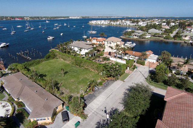 2715 Lake Drive, Riviera Beach, FL 33404
