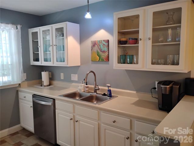 6726 Vlosi Drive, Charlotte, NC 28226