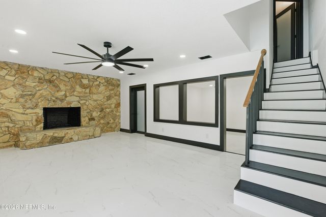 802 ANTIGUA Road, Jacksonville, FL 32216
