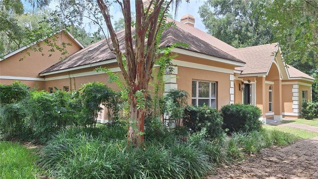 2210 SE LAUREL RUN DRIVE, Ocala, FL 34471