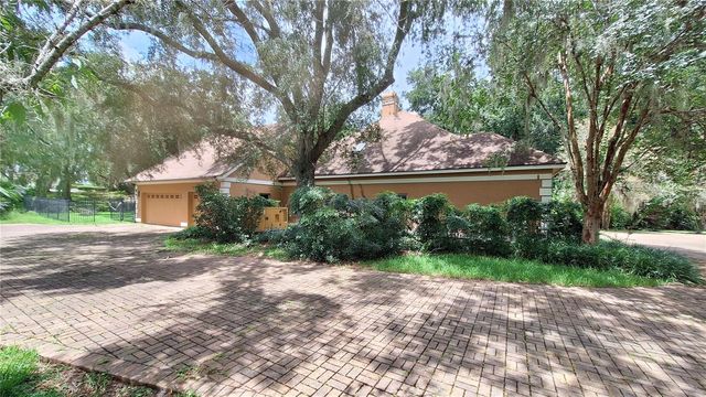 2210 SE LAUREL RUN DRIVE, Ocala, FL 34471