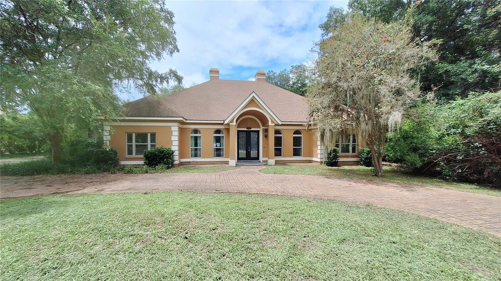 Image 1 of property listing at 2210 SE LAUREL RUN DRIVE, Ocala, FL 34471
