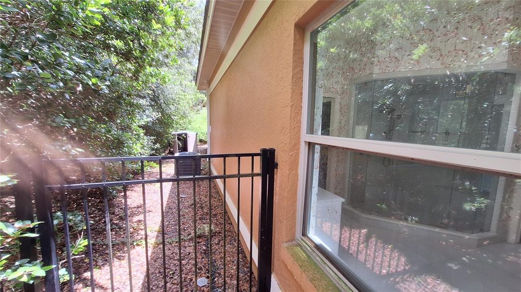 Image 11 of property listing at 2210 SE LAUREL RUN DRIVE, Ocala, FL 34471