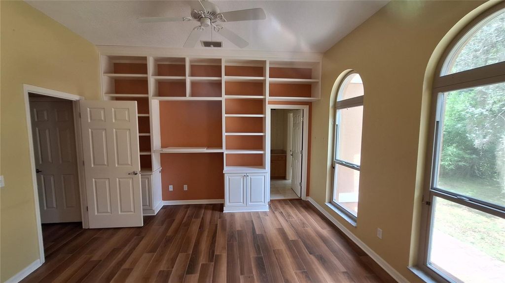 Image 13 of property listing at 2210 SE LAUREL RUN DRIVE, Ocala, FL 34471