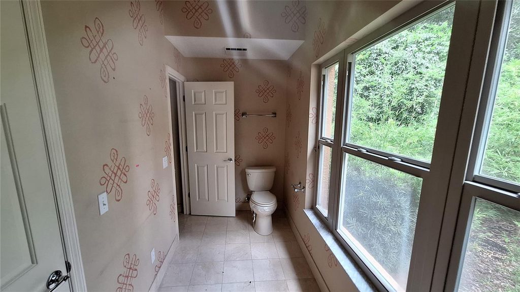 Image 15 of property listing at 2210 SE LAUREL RUN DRIVE, Ocala, FL 34471
