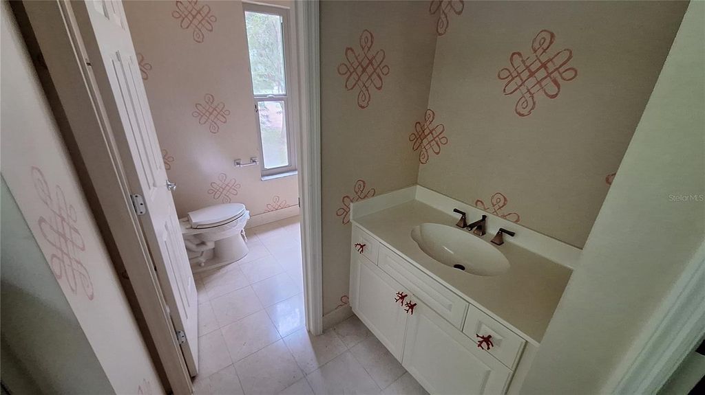 Image 17 of property listing at 2210 SE LAUREL RUN DRIVE, Ocala, FL 34471