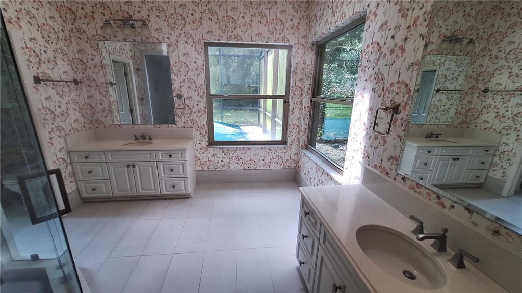 Image 22 of property listing at 2210 SE LAUREL RUN DRIVE, Ocala, FL 34471