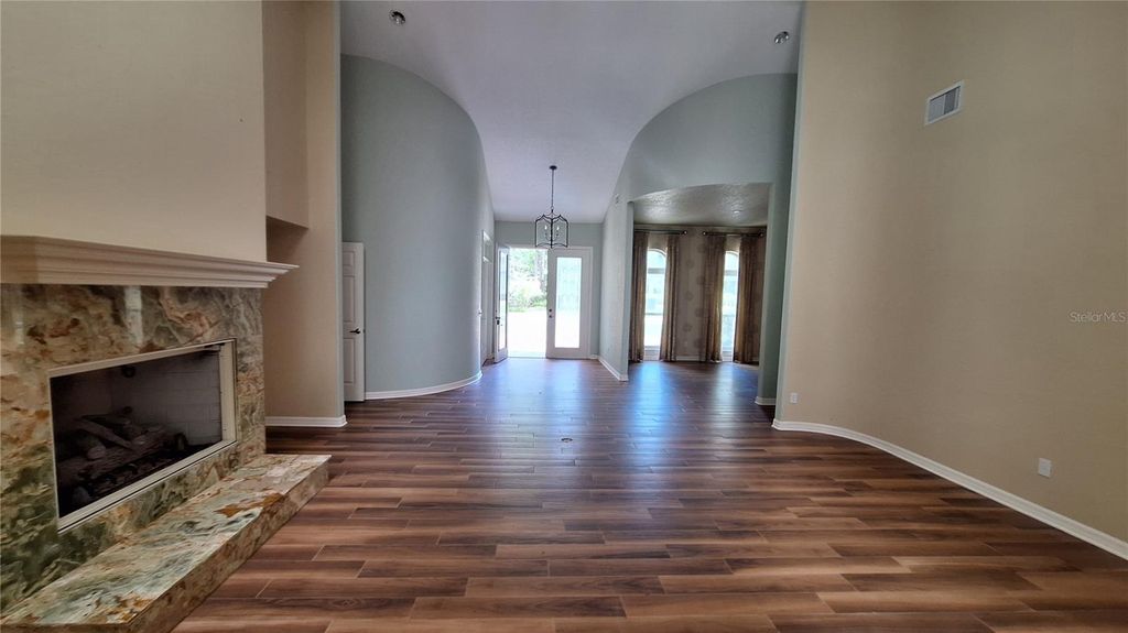Image 25 of property listing at 2210 SE LAUREL RUN DRIVE, Ocala, FL 34471