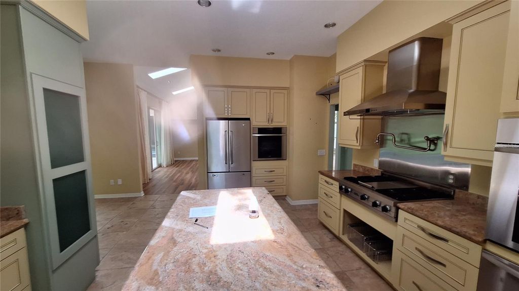 Image 28 of property listing at 2210 SE LAUREL RUN DRIVE, Ocala, FL 34471