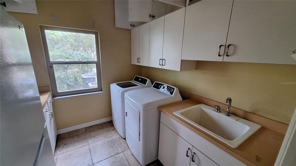 Image 33 of property listing at 2210 SE LAUREL RUN DRIVE, Ocala, FL 34471