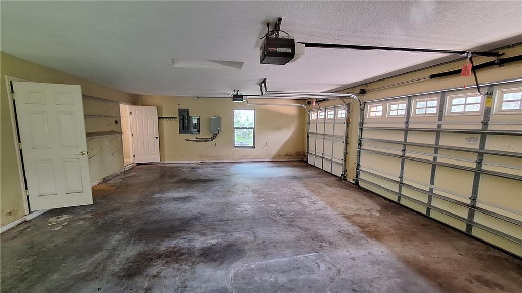 Image 35 of property listing at 2210 SE LAUREL RUN DRIVE, Ocala, FL 34471