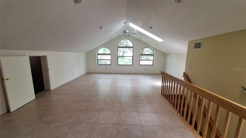 Image 42 of property listing at 2210 SE LAUREL RUN DRIVE, Ocala, FL 34471