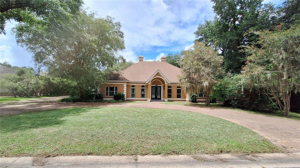 Image 45 of property listing at 2210 SE LAUREL RUN DRIVE, Ocala, FL 34471