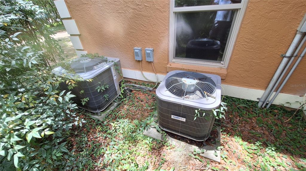 Image 6 of property listing at 2210 SE LAUREL RUN DRIVE, Ocala, FL 34471