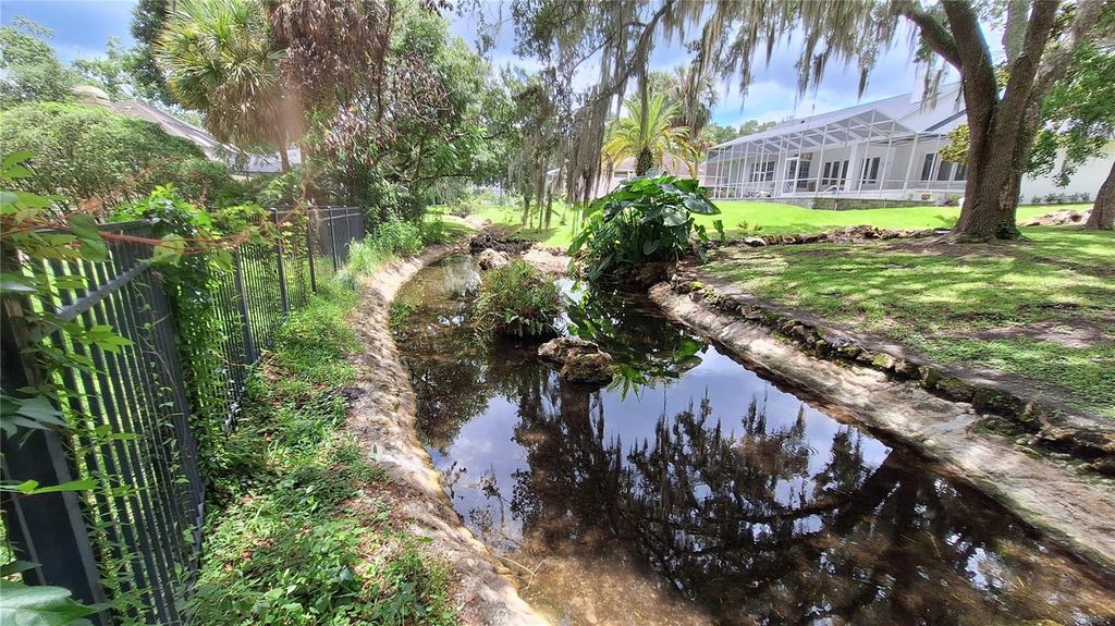 Image 10 of property listing at 2210 SE LAUREL RUN DRIVE, Ocala, FL 34471
