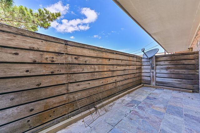 402 Postoffice 123, Galveston, TX 77550